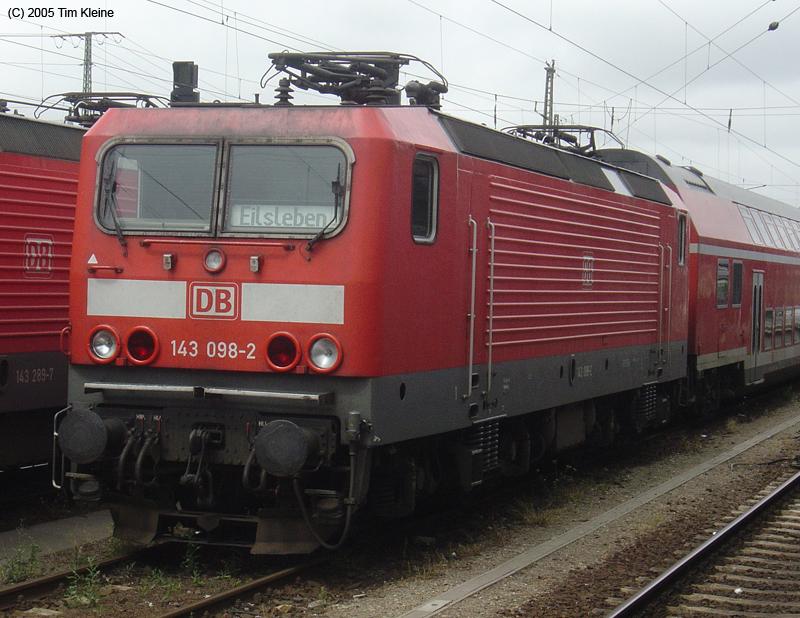 143 098 steht am 22.07.2005 abgestellt in Magdeburg. 