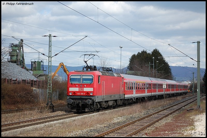 143 106-3 schiebt am 18.03.08 RE 19445 von Stuttgart Hbf nach Aalen, aufgenommen bei der Durchfahrt des ehemaligen Bahnhofs Essingen(b Aalen).
