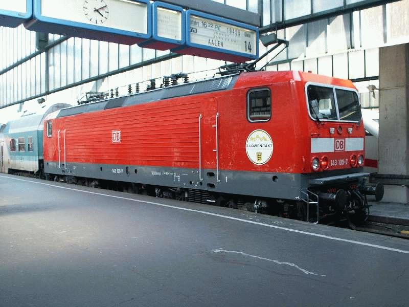 143 109-7 hinter RE nach Aalen. Abfahrtbereit in Stuttgart, Hbf.