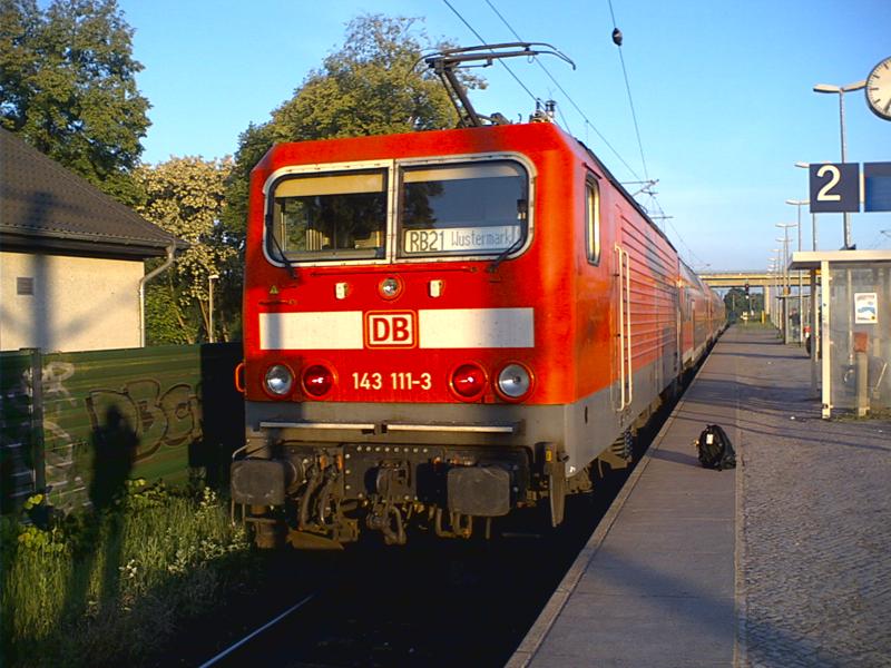 143 111 bei Sonnenaufgang am 10.06.06 in Wustermark