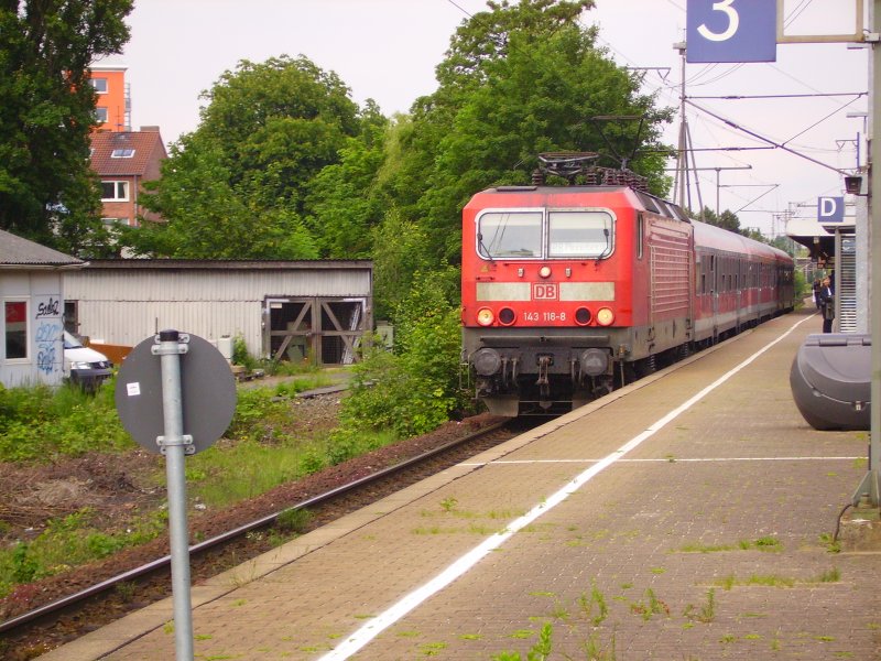 143 116-8 verl�sst ELmshorn mit der RB nach Pinneberg. 1.06.07