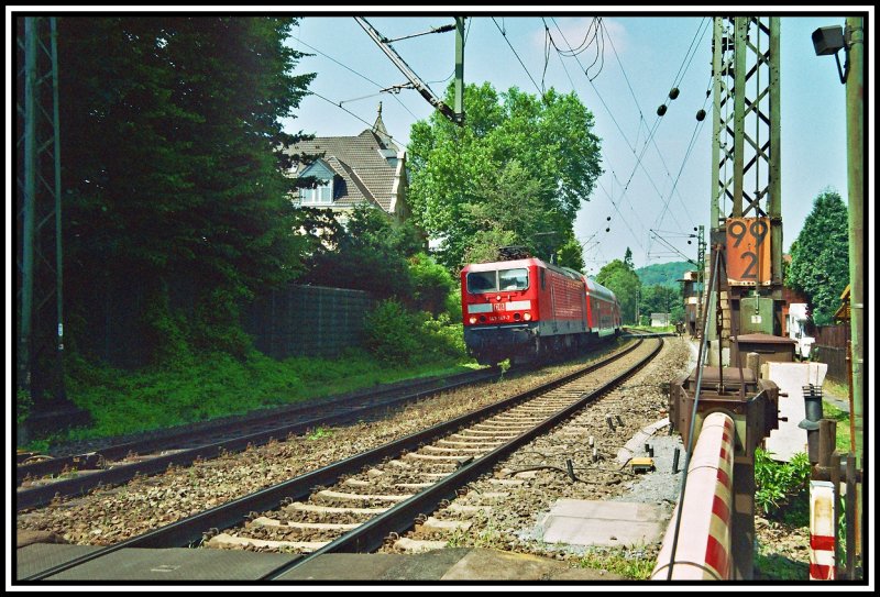 143 147 f�hrt mit einem Zug der RB27  Rhein-Erft-Bahn  von M�nchengladbach nach Koblenz. Aufgenommen bei K�nigswinter.