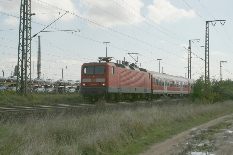 143 150 zieht ein RB-Zug an regensburg Ost vorbei.13.09.07