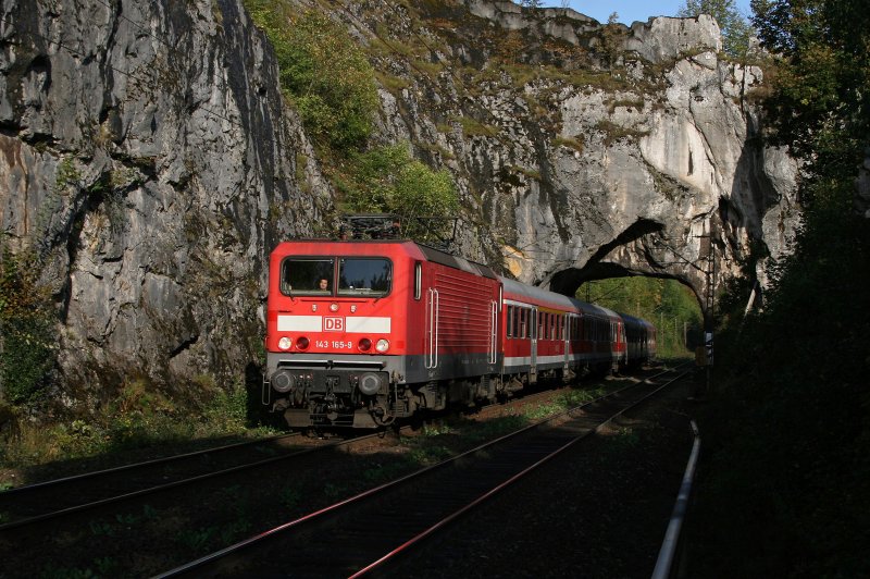 143 165 mit RB am 05.09.2009 am Felsentor bei Etterzhausen.