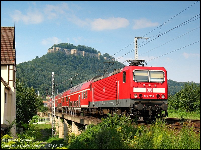 143 173 zieht eine S1 aus Knigstein (Schs.Schweiz) in Richtung Bad Schandau, 07.08.07.