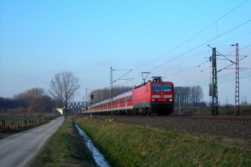 143 175 mit einem  Indians-Sonderzug  bei Hannover