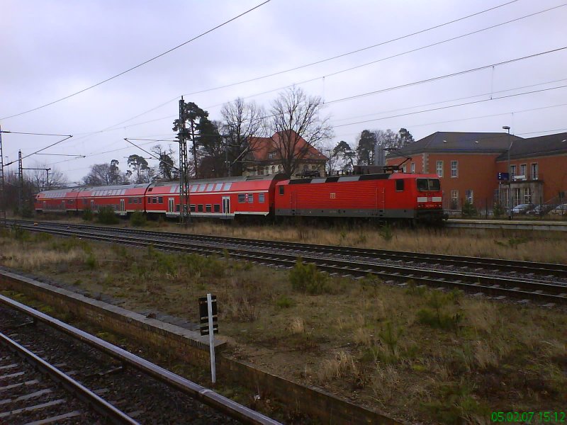 143 176 hat gerade ein RB21 nach Griebnitzsee geschoben (05.02.2007)