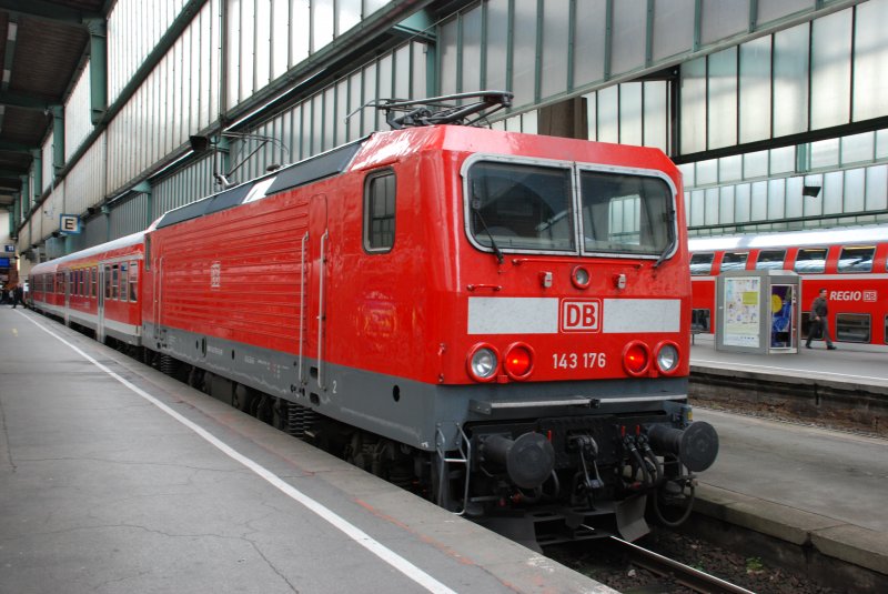 143 176 ohne Kontrollziffer am 12.05.2009 abgelichtet im Stuttgarter Hbf.