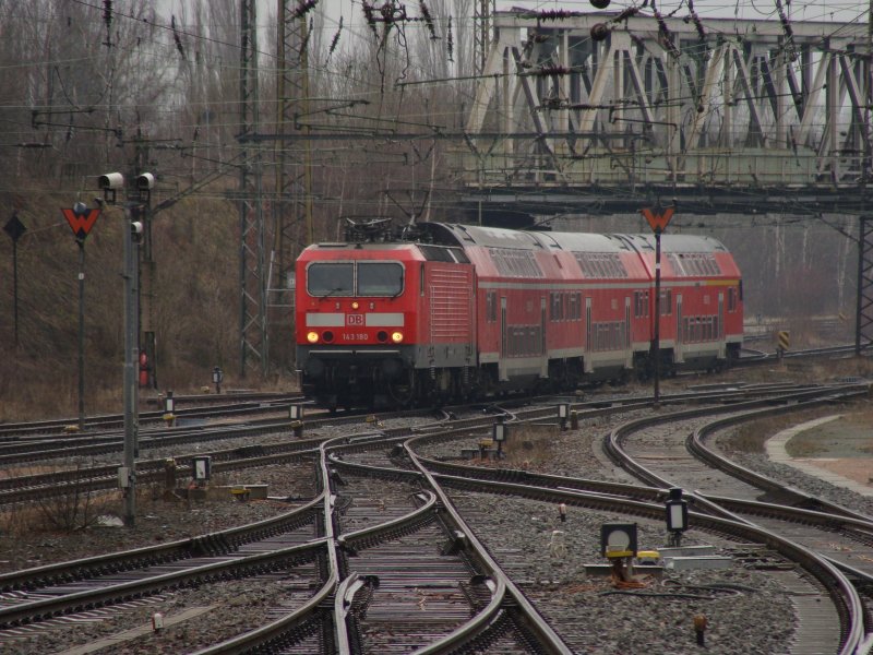 143 180 (ohne Kontrollziffer) mit Regionalexpress aus Leipzig kurz vor Zwickau Hbf am 19.03.2009