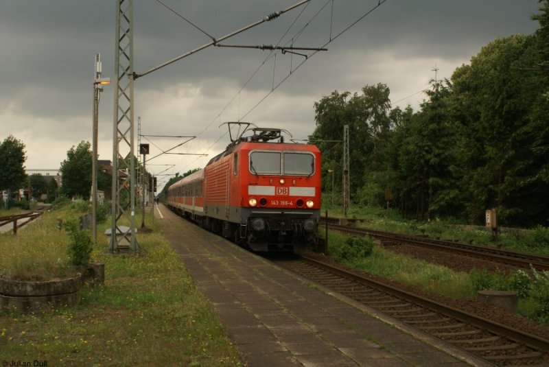 143 196-4 mit einer RB nach Hamburg-Altona am 17.06.2007 in Tornesch