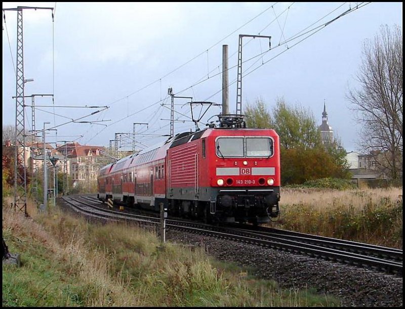 143 210-3 unterwegs mit RE33210 nach Rostock.  (Stralsund am 12.11.06)
