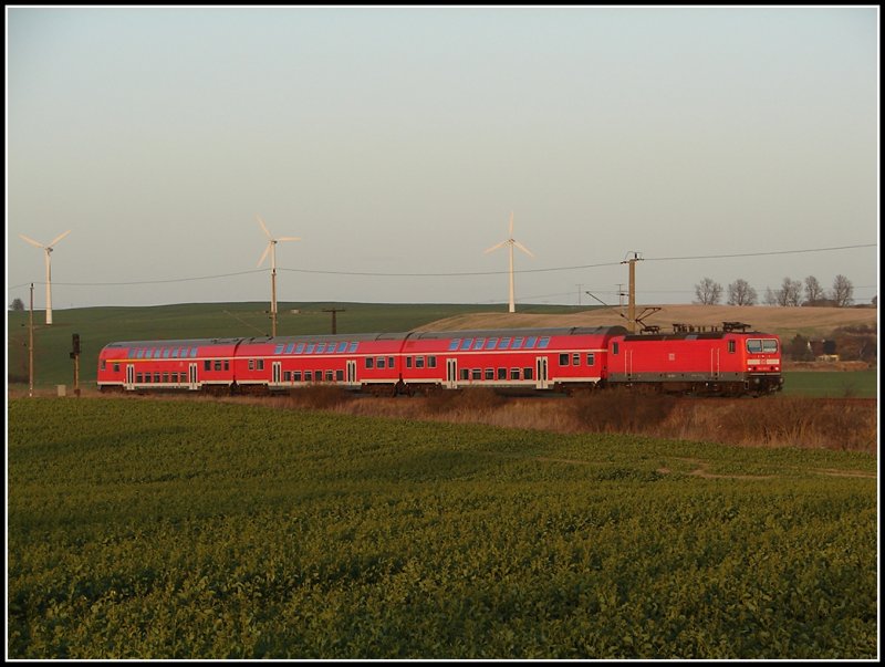 143 210 mit der Regionalbahn aus Sassnitz nach Stralsund. Den Zug habe ich am 07.04.07 zwischen Sagard und Lietzow aufgenommen.