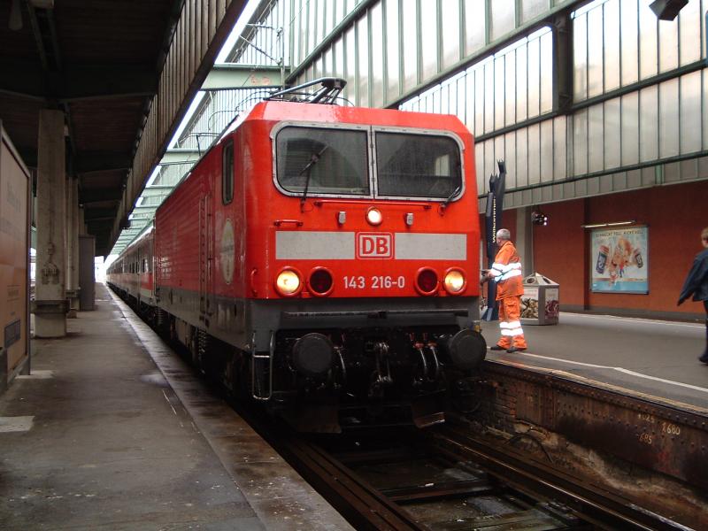 143 216-0 im Stuttgarter Hauptbahnhof.