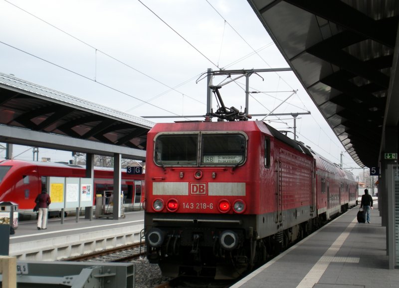 143 218 steht im Erfuter Hbf am 18.02.2008 als RegionalBahn nach Sangerhausen bereit.