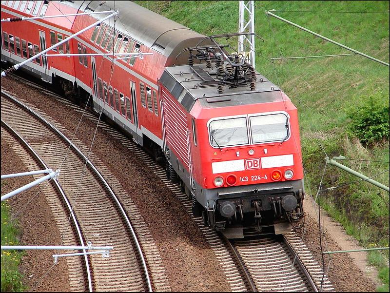 143 224-4 unterwegs mit der RB33327 nach Sassnitz.   (Stralsund am 12.05.06) 