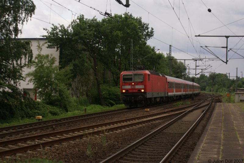 143 236-8  mit einer RB Richtung Elmshorn in Tornesch am 27.05.2007