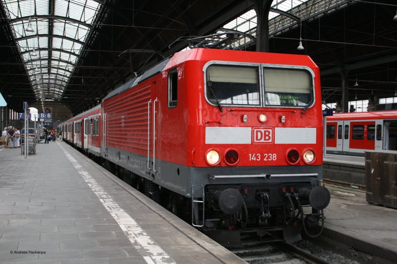 143 238-4 mit der RB 15721 nach Aschaffenburg in Wiesbaden 1.8.08