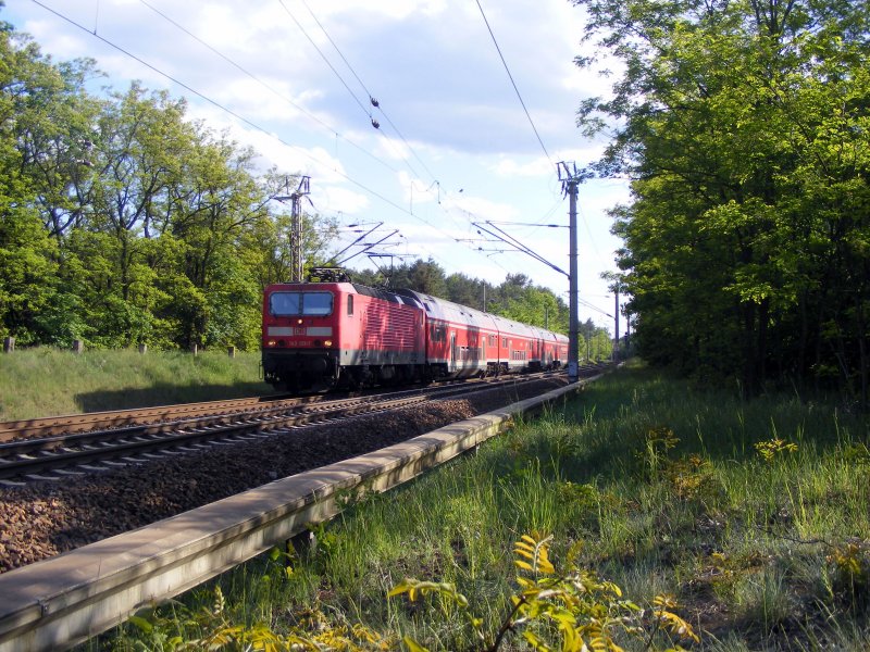 143 251-7 mit einer Regionalbahn der Linie 14 nach Falkensee. Am 15.05 in Bestensee.