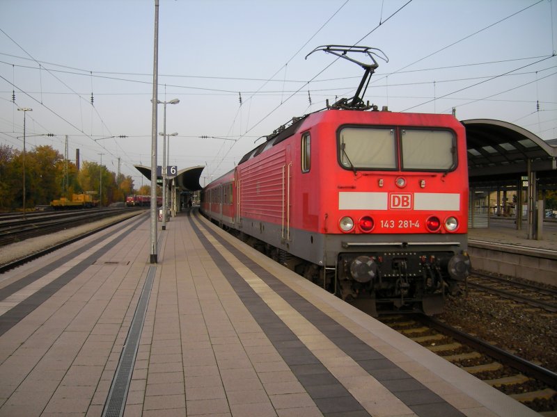 143 281-4 bei Einfahrt in Lichtenfels 13.10.2008.
