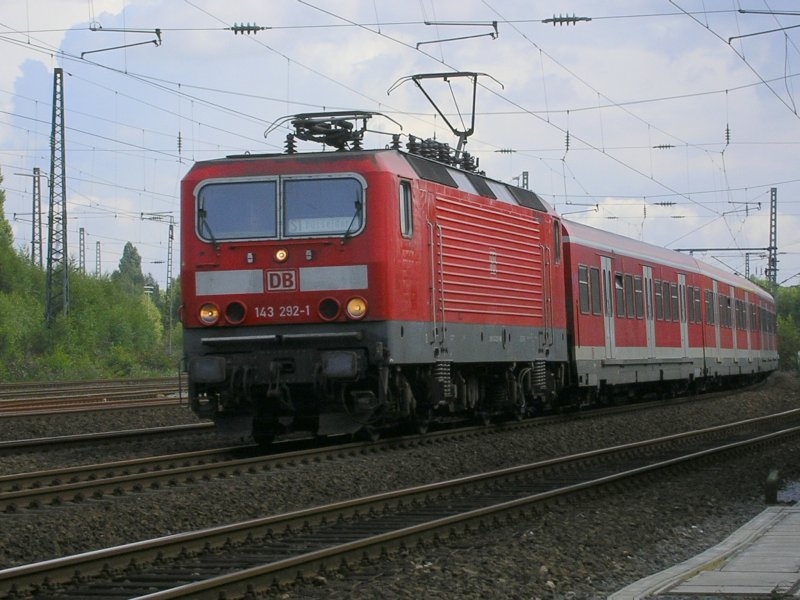 143 292-1 mit S1 von Dortmund Hbf. nach D�sseldorf Hbf. in
Bochum Ehrenfeld.(23.08.2008)