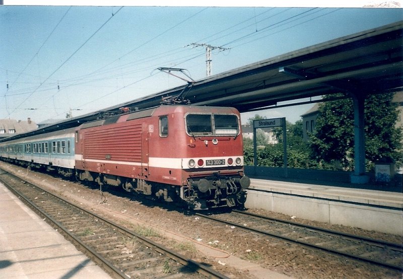 143 300 nach der Ankunft aus Grimmen im August 1997 in Stralsund.