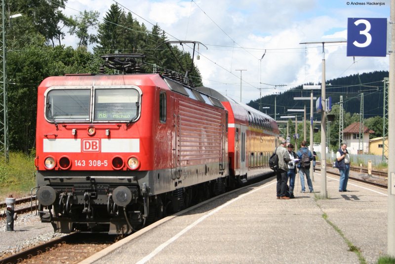 143 308-5 fhrt mit ihrer RB nach Freiburg in Neustadt Schwarzw) ein 9.8.08