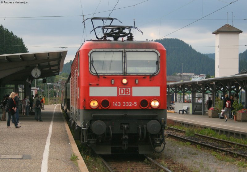 143 332-5 fhrt mit der RB 31611 in Neustadt(Schwarzw) ein 16.7.08