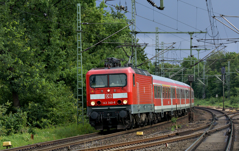 143 340-8 am 11.07.2009 mit einem RE nach Kiel Hbf in Tornesch.