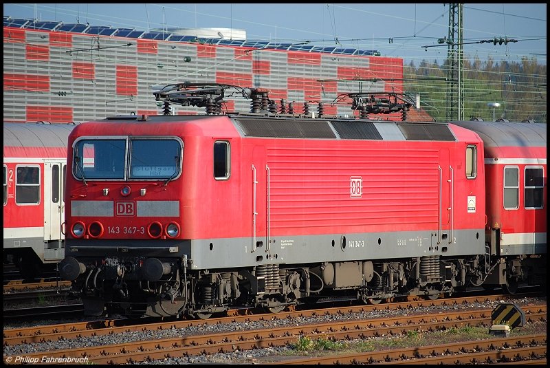 143 347 steht am Morgen des 04.05.08 abgeb�gelt mit einer Ex-Silberling - Garnitur im Pendel Stuttgart - Aalen in der Aalener  Abstellgruppe .
