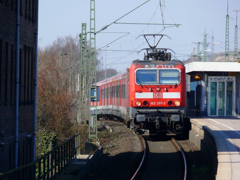 143 357-2 bei der Einfahrt in Bochum Langendreer-West am 21.3.2009