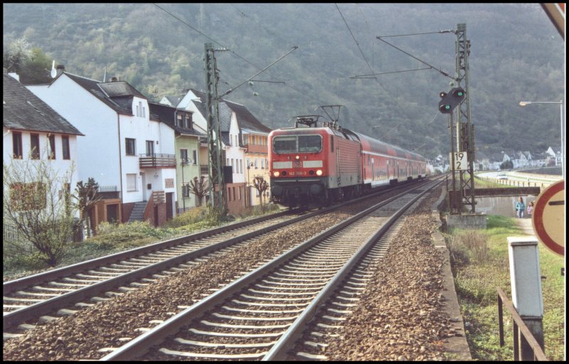 143 366 durchfhrt mit einem Regionalexpress nach Frankfurt (Main)HBF, den Haltepunkt Boppard-Hirzenach.