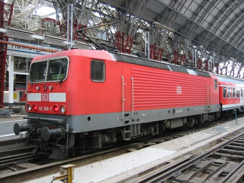 143 369 am 01.06.2005 in der Halle von Frankfurt am Main Hbf.
