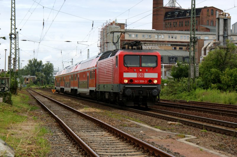 143 559-3 mit ihren RE nach Leipzig kurz hinter Dessau am 21.06.2009