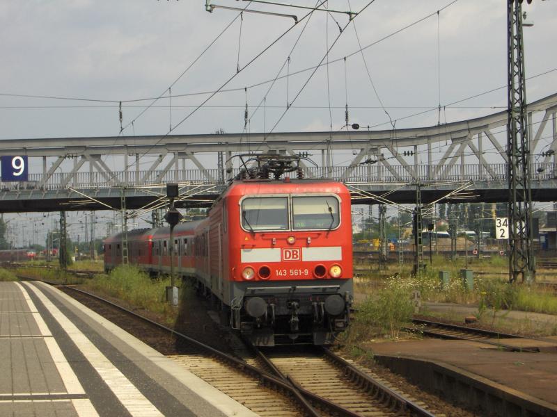 143 561-9 am 16.07.2005 in Darmstadt Hbf.