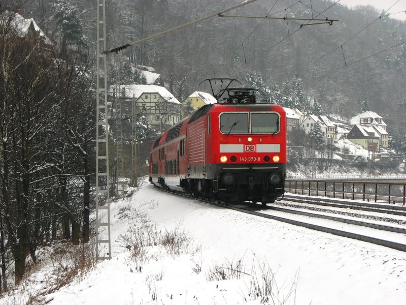 143 570-0 auf der S1 Richtung Bad Schandau hier bei Knigsstein.20.02.09.