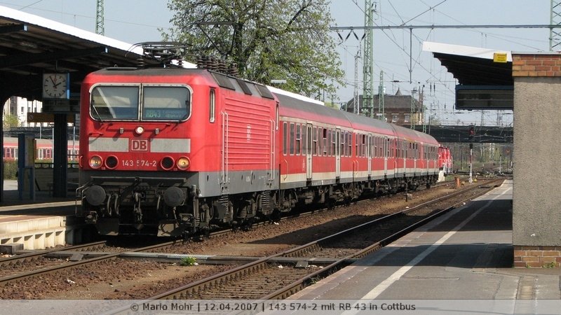 143 574-2 steht abfahrbereit, mit RB43 nach Falkenberg Elster, in Cottbus