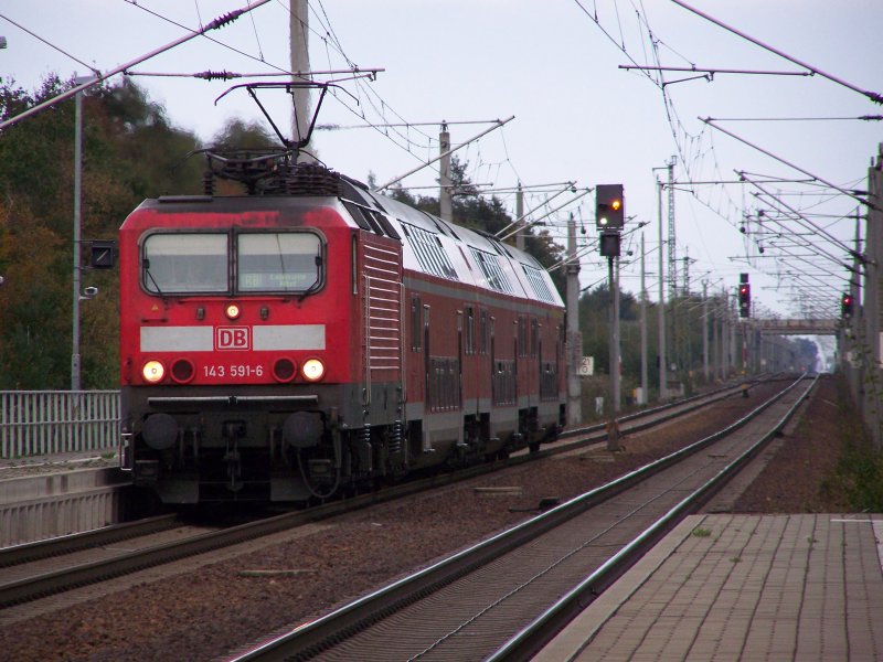143 591-6 mit RB 26943 nach Leipzig Hbf in Burgkemnitz.