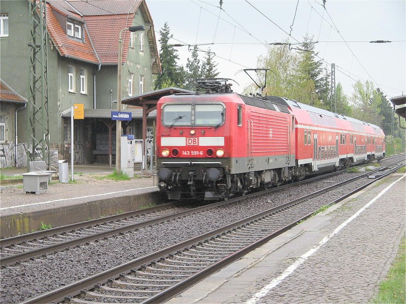 143 591 rauscht durch den Bahnhof Markkleeberg Gro�st�dteln, 25.04.08