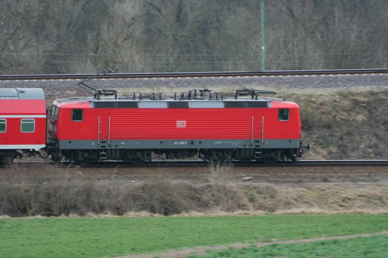 143 595-7 mit RB16906 im Gleisdreieck von Groheringen.