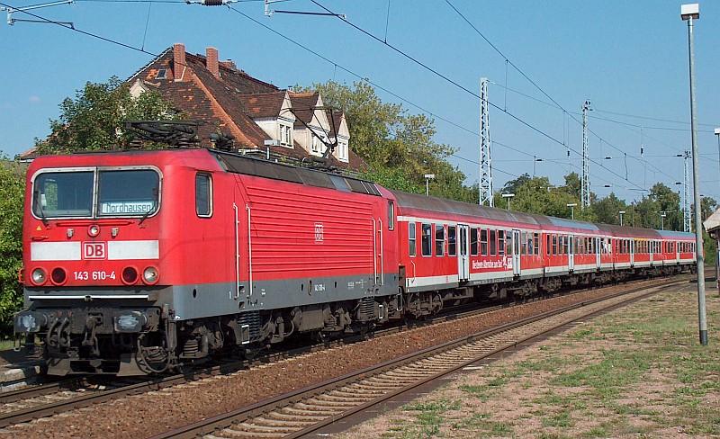 143 610-4 mit RE 26158 nach Nordhausen am 02.09.04 in Angersdorf.