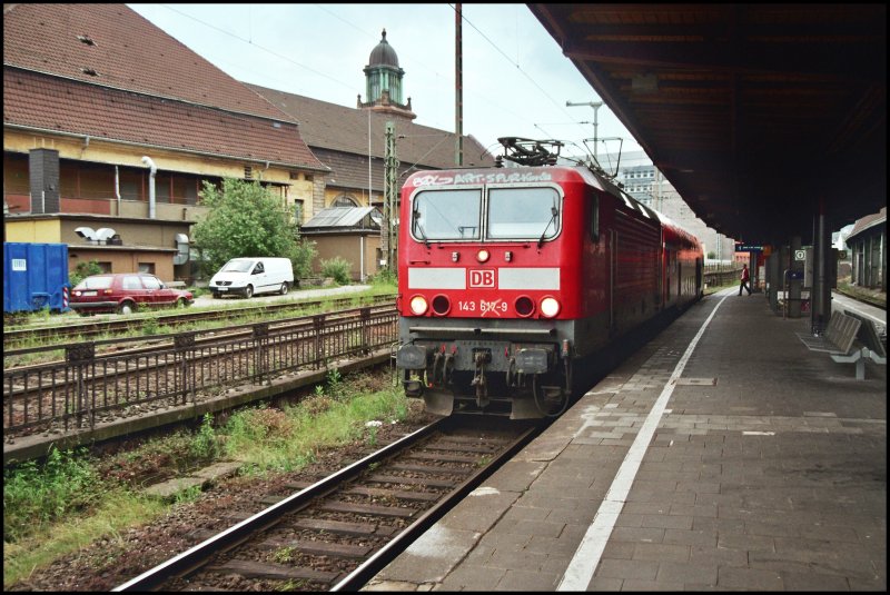 143 617 wartet am Abend des 27.05.07 in Hagen mit der RB56  DER ISERLOHNER  auf die Abfahrt nach Iserlohn.
