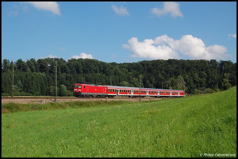 143 627 bringt am Morgen des 24.07.08 ihre drei N-Wagen als RegionalBahn nach Ulm Hbf und bremst fr die Einfahrt in den Urspringer Haltepunkt ab, aufgenommen am Km 70,2 der Filsbahn (KBS 750).