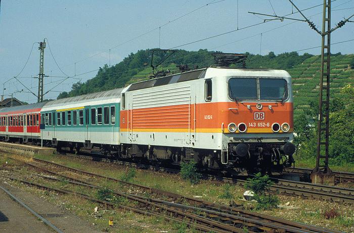 143 652-6 am 10.06.2000 in Kirchheim/Neckar mit SE 19849 Heilbronn - Stuttgart