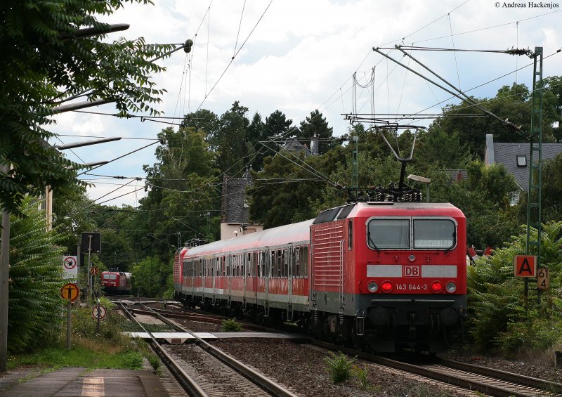 143 657-5 und 644-3 mit der RB 15418Frankfurt(Main)Hbf-Koblenz Hbf) und 143 580-9 mit der RB 15535 (Assmannshausen-Wiesbaden Hbf) in Geisenheim