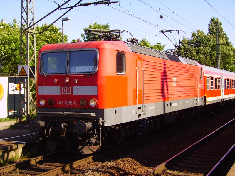 143 805-0 mit der RB nach Neum�nster. Elmshorn, 30.06.08