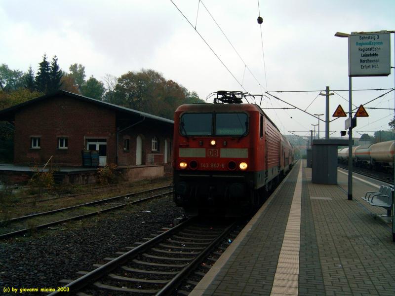 143 807-6 als Regionalbahn von Nordhausen nach Heiligenstadt. 22.10.2003