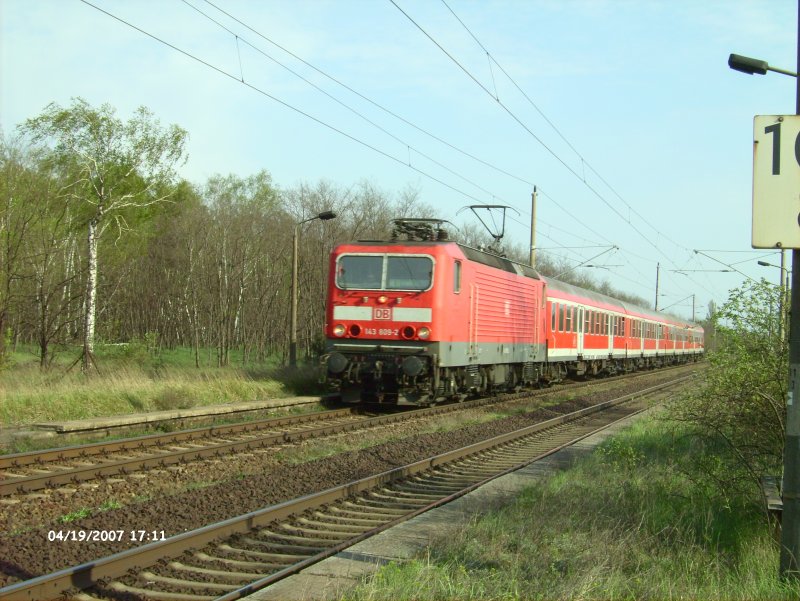 143 809 fhrt mit den RB11 nach Frankfurt/Oder und hat Eisenhttenstadt hinter sich gelassen.19.07.07