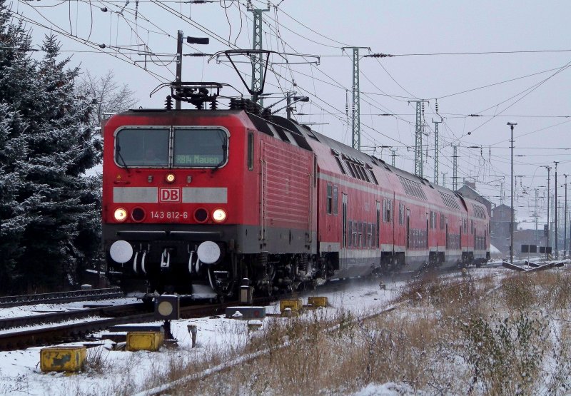 143 812 fhrt hier aus dem Bahnhof von Lbbenau/Spreewald raus. Nchster Halt der RB14 von Senftenberg nach Nauen ist Lbben/Spreewald. 02.01.2009