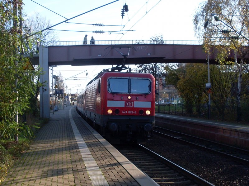 143 813-4 in Peine, um einen RE mit defekter 110 am Zugschluss
nach Hannover zu schleppen