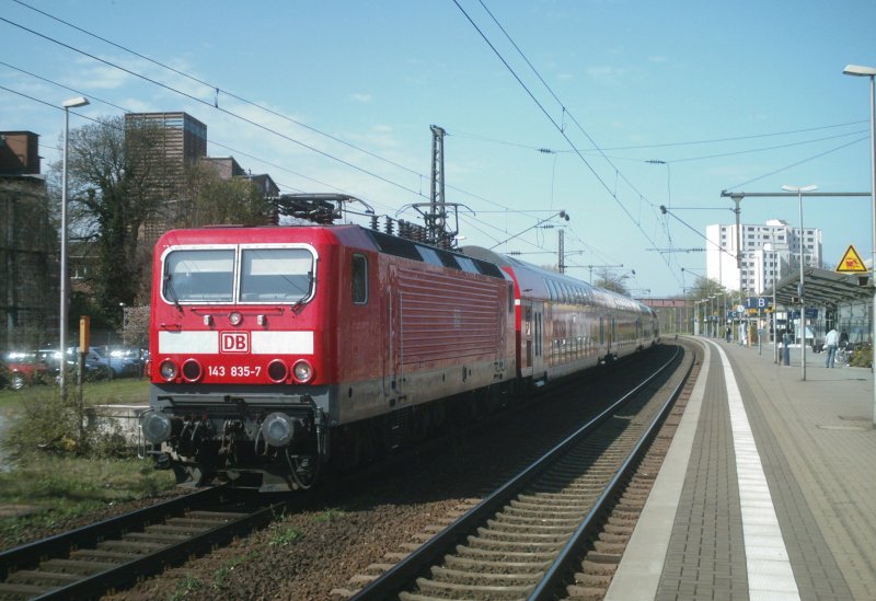 143 835-7 mit Regionalexpress Braunschweig - Rheine.
